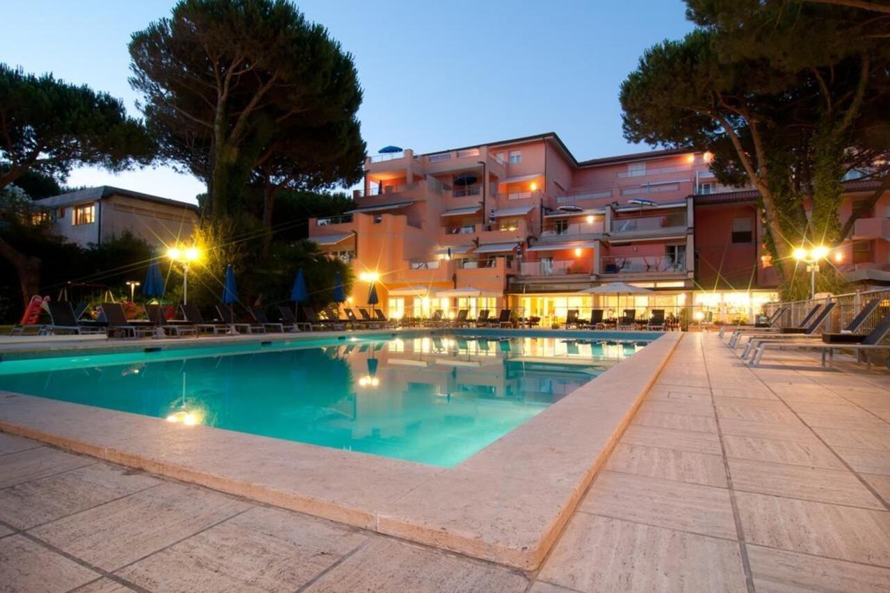 Versilia Palace Hotel Marina di Pietrasanta Bagian luar foto