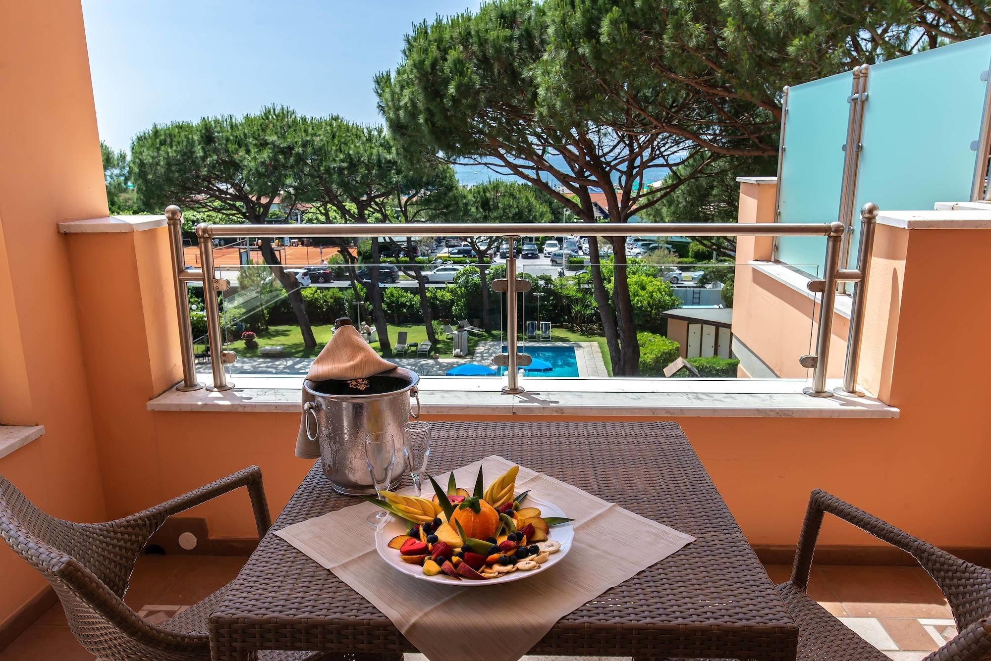Versilia Palace Hotel Marina di Pietrasanta Bagian luar foto