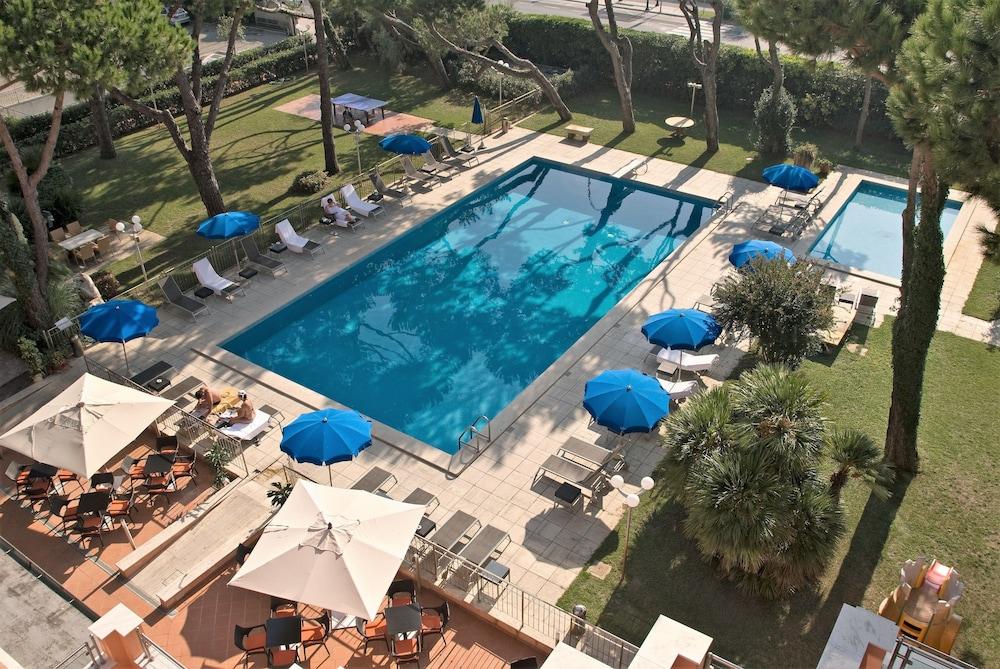 Versilia Palace Hotel Marina di Pietrasanta Bagian luar foto