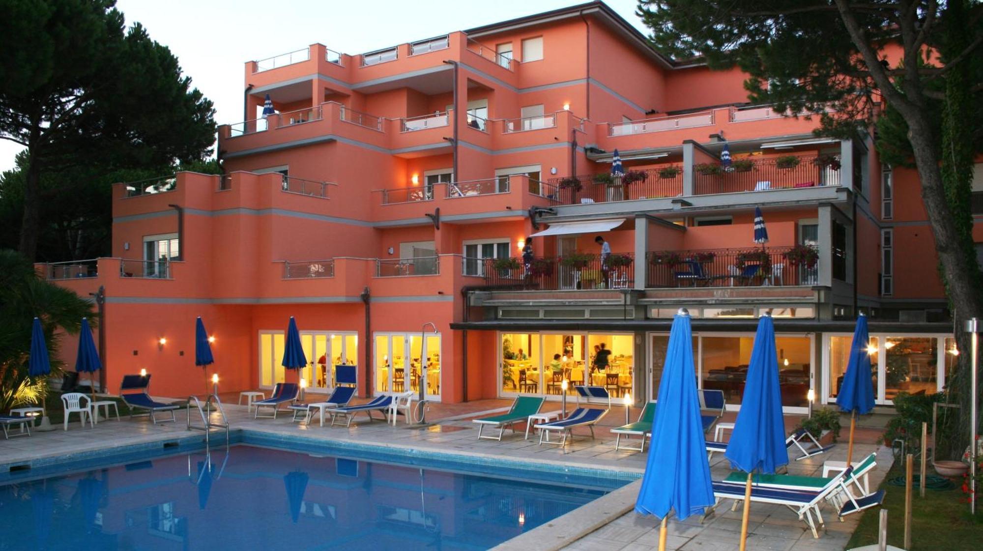 Versilia Palace Hotel Marina di Pietrasanta Bagian luar foto