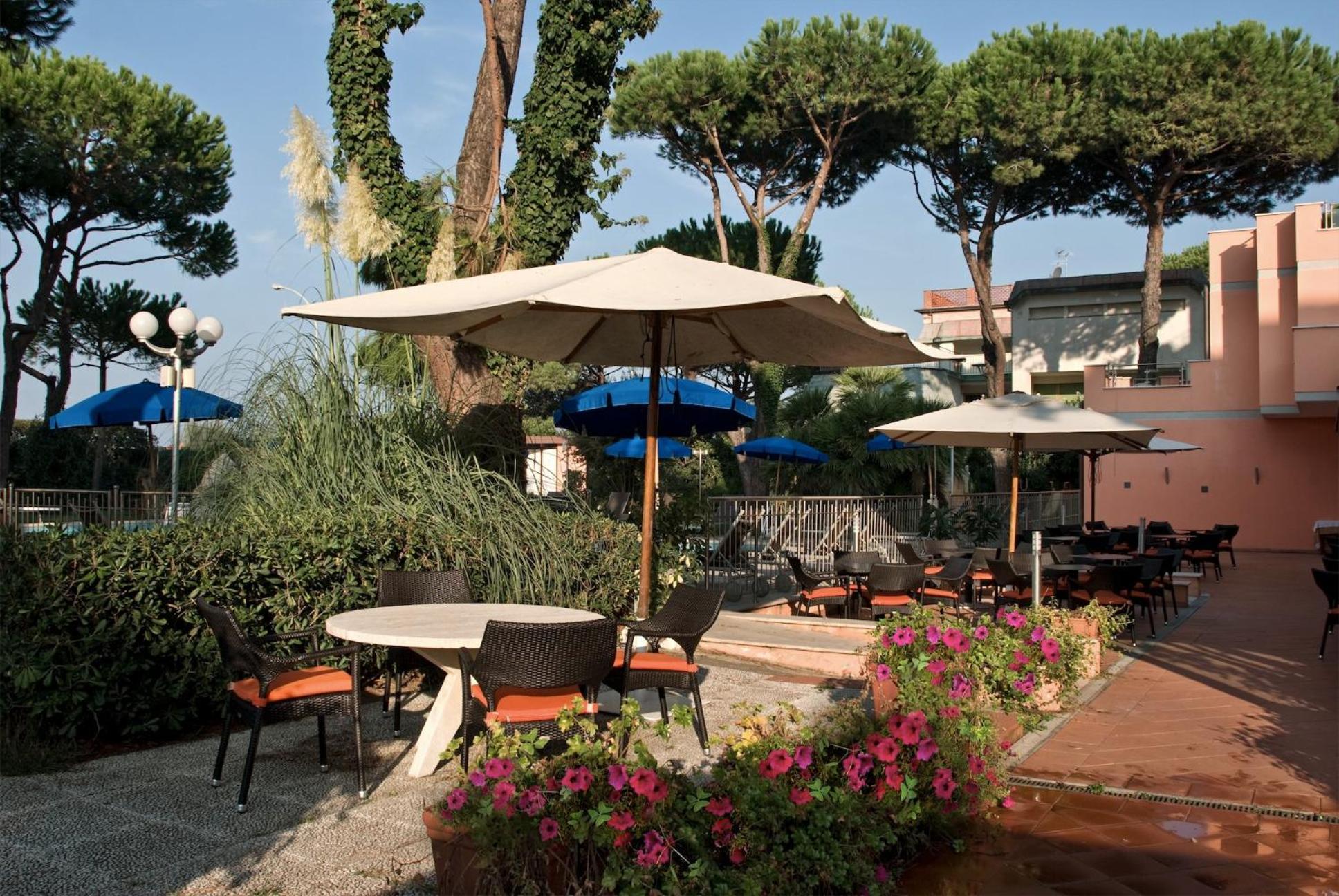 Versilia Palace Hotel Marina di Pietrasanta Bagian luar foto