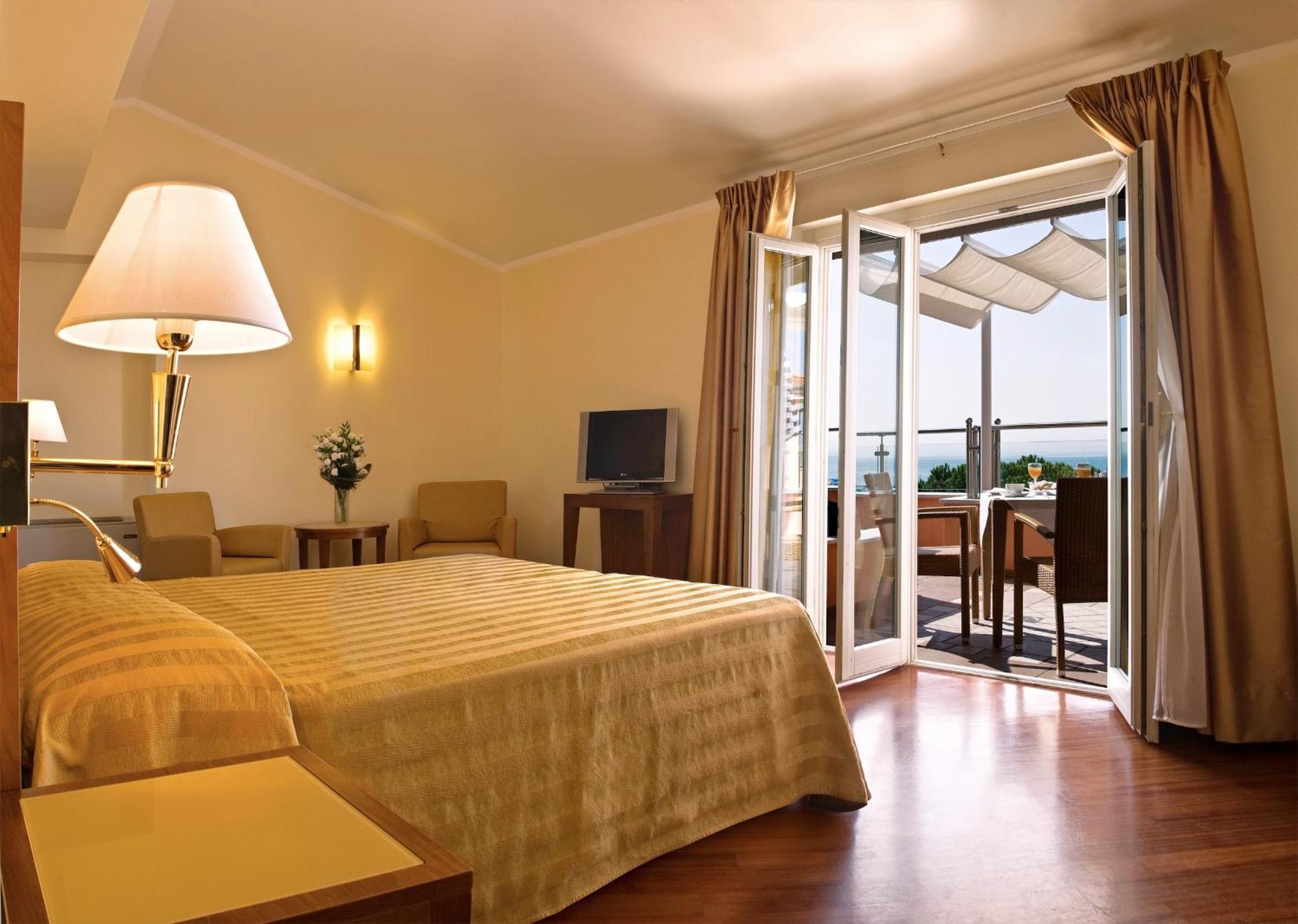 Versilia Palace Hotel Marina di Pietrasanta Bagian luar foto