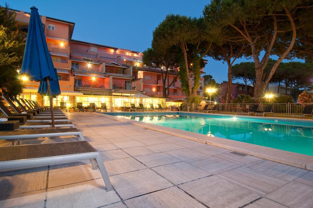 Versilia Palace Hotel Marina di Pietrasanta Bagian luar foto