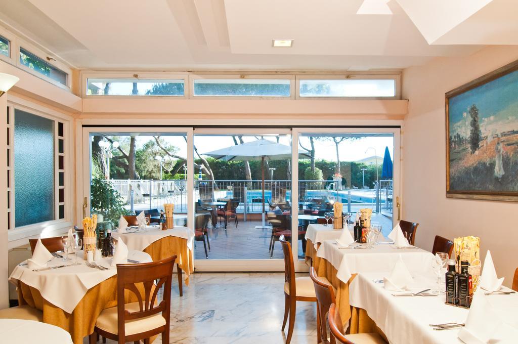 Versilia Palace Hotel Marina di Pietrasanta Bagian luar foto